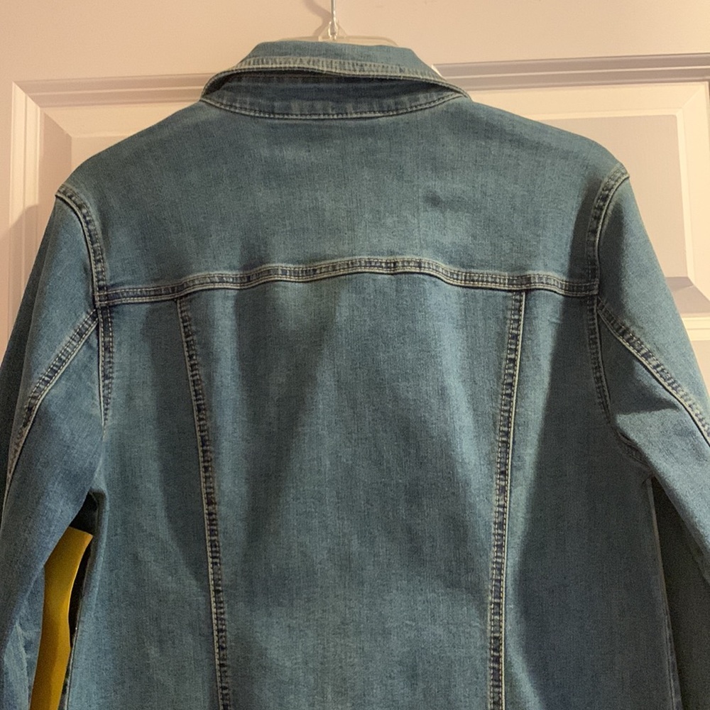 FLASH SALE -- NEW -- Perfect Denim Jacket -- Size Medium - Picture 9 of 13